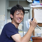 <span class="qrinews-figure-title">2010年9月15日 修士2年の溝山さん</span>　葉緑体の分化制御に関して研究しています。（撮影場所：<a href="http://plant.biology.kyushu-u.ac.jp/" target="_blank">植物生理学研究室</a>）