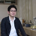 <span class="qrinews-figure-title">2010年11月4日 修士2年の高木さん</span>　高分子を複数含んだ溶液の相転移現象について研究しています。（撮影場所：<a href="http://web.mac.com/bigmasa6421/" target="_blank">複雑流体研究室</a>）