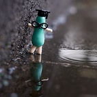 <span class="qrinews-figure-title">2012年1月19日 冬の理学部その4</span>　雨がふって、みずたまりができてます。（撮影場所：<a href="http://maps.google.co.jp/maps?q=33.626381,130.425332+(理学部本館前)&amp;z=18" target="_blank">理学部本館前</a>）