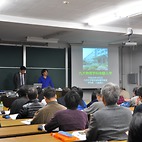 <span class="qrinews-figure-title">2014年3月24日 物理：体験入学</span>　昨日と今日の2日間、物理学科で体験入学がありました。初日は3名の先生方のセミナーと研究室訪問があり、2日目の今日は物理実験を体験できる催しが行われていました。（撮影場所：<a href="http://www.phys.kyushu-u.ac.jp/info1/67-2012-01-23-10-22-42.html" target="_blank">理学部物理</a>）