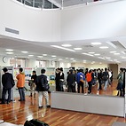 <span class="qrinews-figure-title">2014年4月21日 システム生命科学府大学院入試説明会</span>　土曜日にシステム生命科学府の大学院入試説明会がありました。会場は病院地区のコラボステーションで、学内・学外から60名くらいの参加者が来場していました。（撮影場所：<a href="https://maps.google.co.jp/maps?q=33.611329,130.416566+(here)&z=16" target="_blank">コラボステーション</a>）