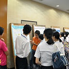 <span class="qrinews-figure-title">2014年8月8日 前期特別談話会（化学）</span>　昨日は化学科の前期特別談話会がありました。午前中は一般講演、午後からは高校生向け講演、AO入試説明会、ポスター発表が行われました。（撮影場所：<a href="http://www.scc.kyushu-u.ac.jp/" target="_blank">化学科</a>）