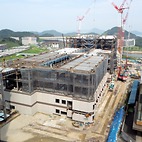 <span class="qrinews-figure-title">2014年9月6日 伊都の理学部</span>　伊都キャンパスに建設中の理学部の建物です。9月2日に撮影したものです。遠くの山々が綺麗です。（撮影場所：<a href="https://maps.google.co.jp/maps?q=33.59614,130.219257" target="_blank">伊都キャンパス</a>）