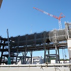<span class="qrinews-figure-title">2014年11月5日 伊都の理学部（その6）</span>　工事中です。工学部の建物への通路を作ってる所です。3週間くらい前に撮影したものです。（撮影場所：<a href="http://maps.google.co.jp/maps?q=33.596183,130.219628+(here)&z=17" target="_blank">伊都キャンパス</a>）