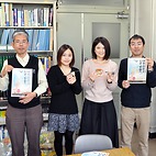 <span class="qrinews-figure-title">2014年11月21日 はやぶさ2打ち上げライブ中継パブリックビューイング,11月30日（日）に開催される「はやぶさ2打ち上げライブ中継PV」を企画した吉田先生、飛松さん、平山さん、岡崎先生です。</span>　<a href="http://www.sci.kyushu-u.ac.jp/hayabusa2/" target="_blank">はやぶさ2PV-HP</a>（撮影場所：）