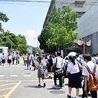 <span class="qrinews-figure-title">2015年8月4日 オープンキャンパスを振り返って</span>　先週の日曜日にオープンキャンパスがありました。とても良い天気で日中は32.6度まで上がり、暑い一日となりました。（撮影場所：<a href="http://www.kyushu-u.ac.jp/entrance/examination/opencampus.php" target="_blank">九州大学オープンキャンパス</a>）